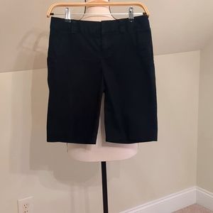 Banana Republic Bermuda Shorts. Black color. Size 0